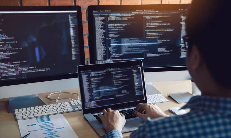 数据科学选型:R与Python如何赋能郁南县网站建设?